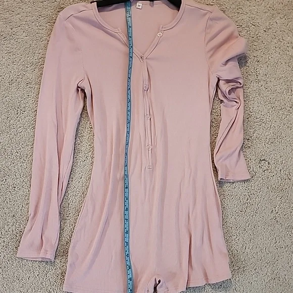 BOGO $2 Women's Pink Long Sleeve Ribbed Romper M loungewear pj's - Picture 9 of 15